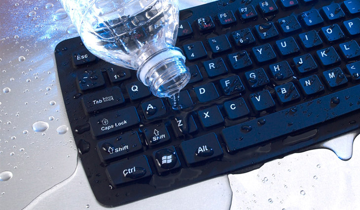 caiu agua no teclado